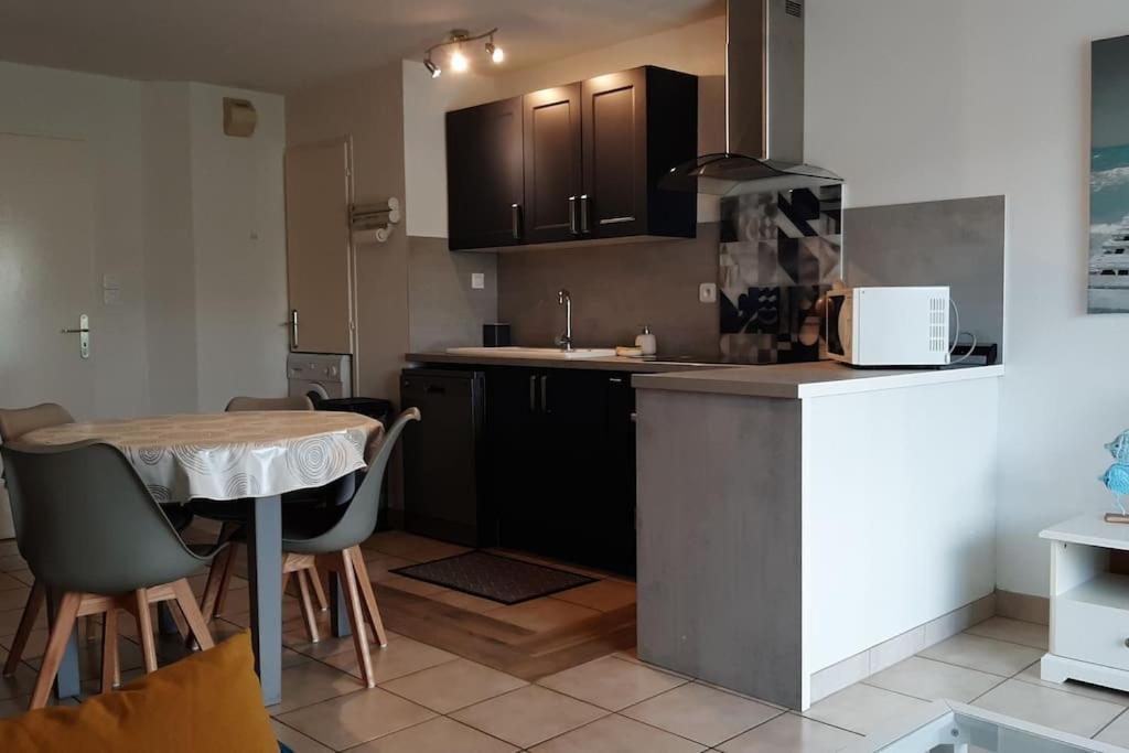 Hyper Centre De Sarzeau, Grand Appartement Au Calme Avec Jardinet Exterior photo
