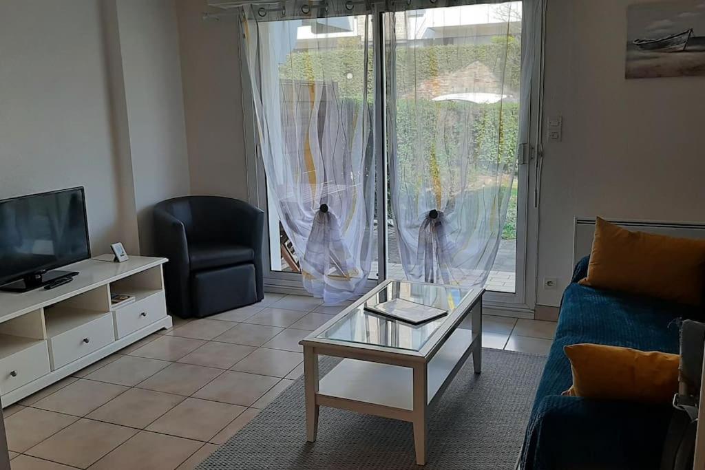 Hyper Centre De Sarzeau, Grand Appartement Au Calme Avec Jardinet Exterior photo